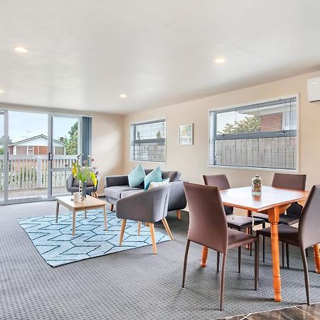 Sunny Side Getaway With Parking And Aircon Villa Auckland Exterior photo