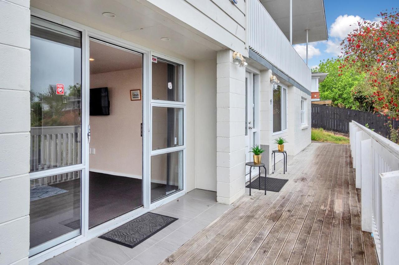 Sunny Side Getaway With Parking And Aircon Villa Auckland Exterior photo