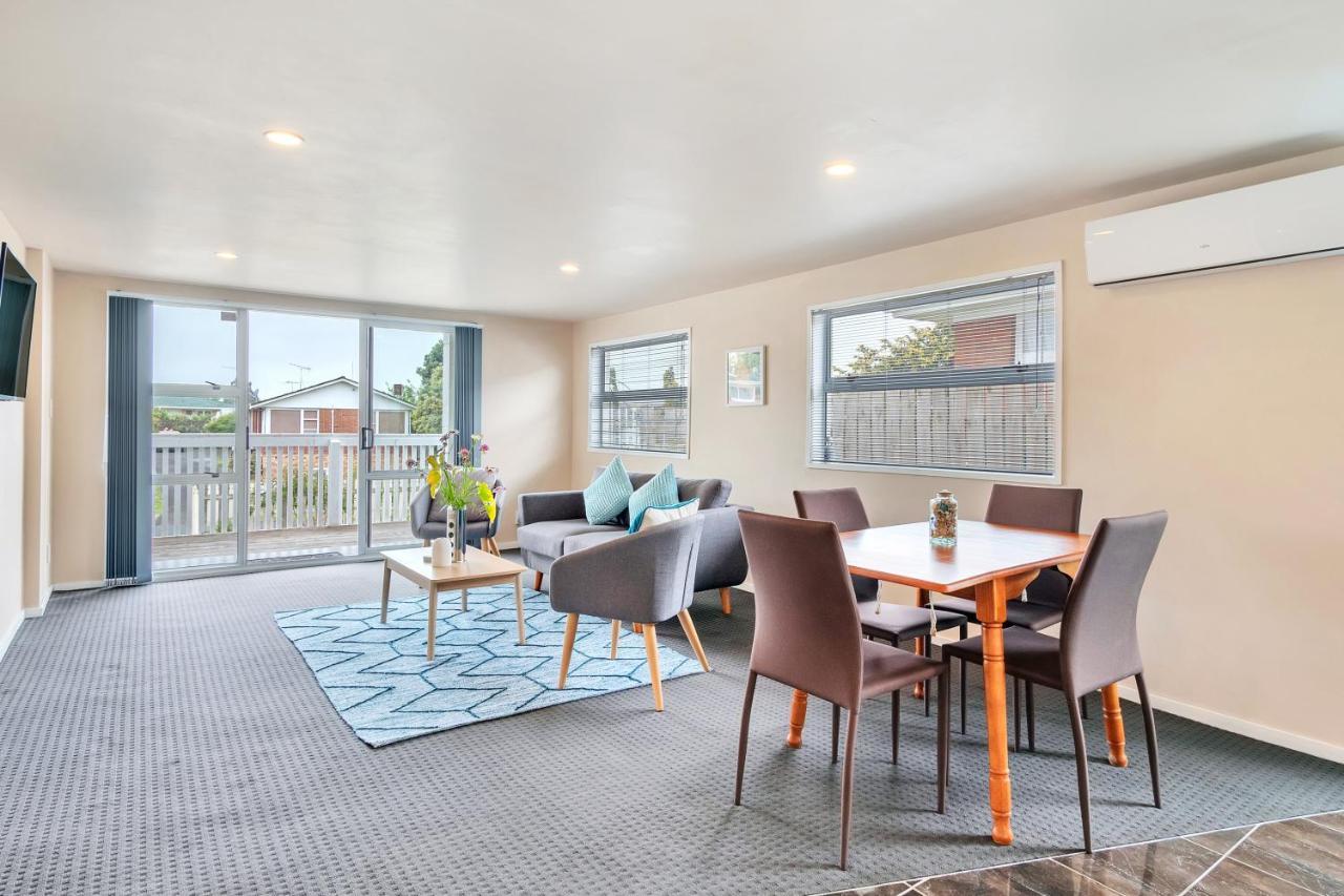 Sunny Side Getaway With Parking And Aircon Villa Auckland Exterior photo
