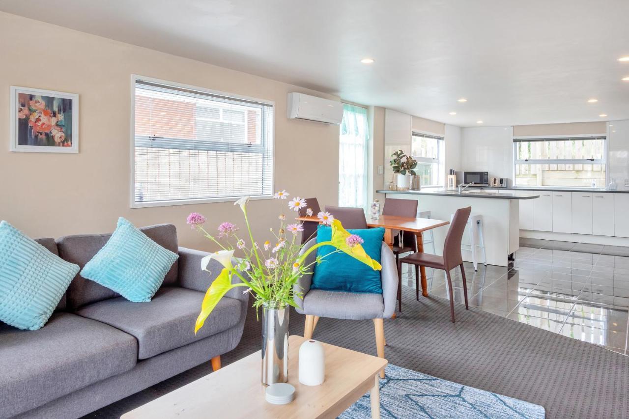 Sunny Side Getaway With Parking And Aircon Villa Auckland Exterior photo