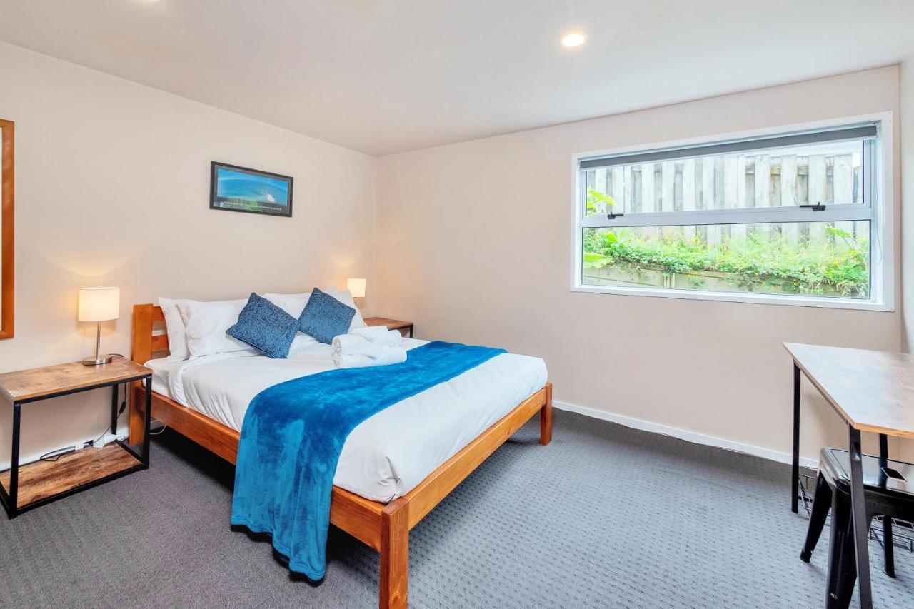 Sunny Side Getaway With Parking And Aircon Villa Auckland Exterior photo