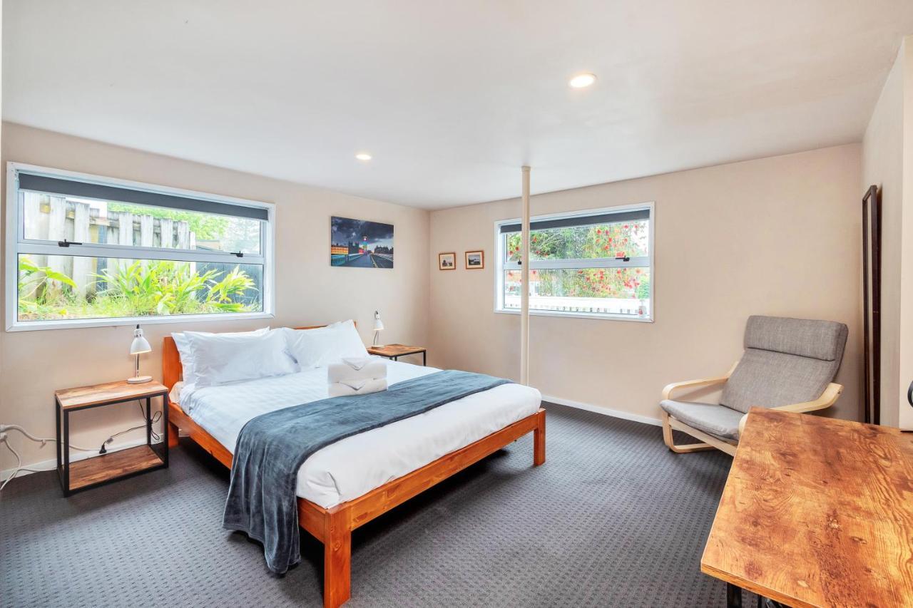 Sunny Side Getaway With Parking And Aircon Villa Auckland Exterior photo